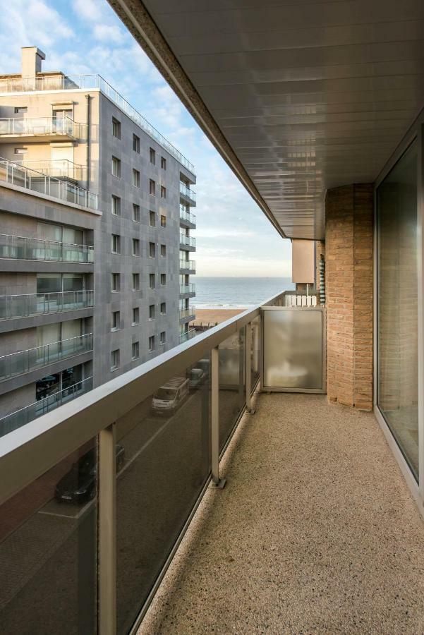 Yellow Knokke-Heist Exterior photo