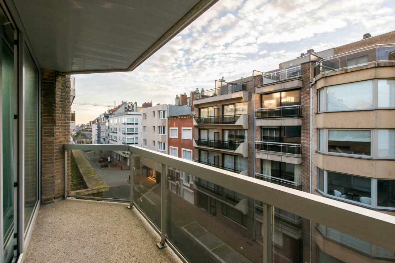 Yellow Knokke-Heist Exterior photo